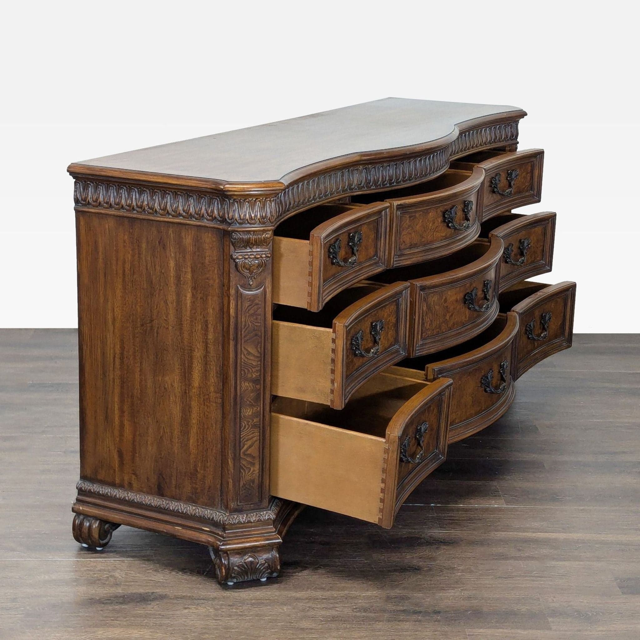 Drexel Heritage 9-Drawer Traditional Vintage Dresser - Thumbnail 2