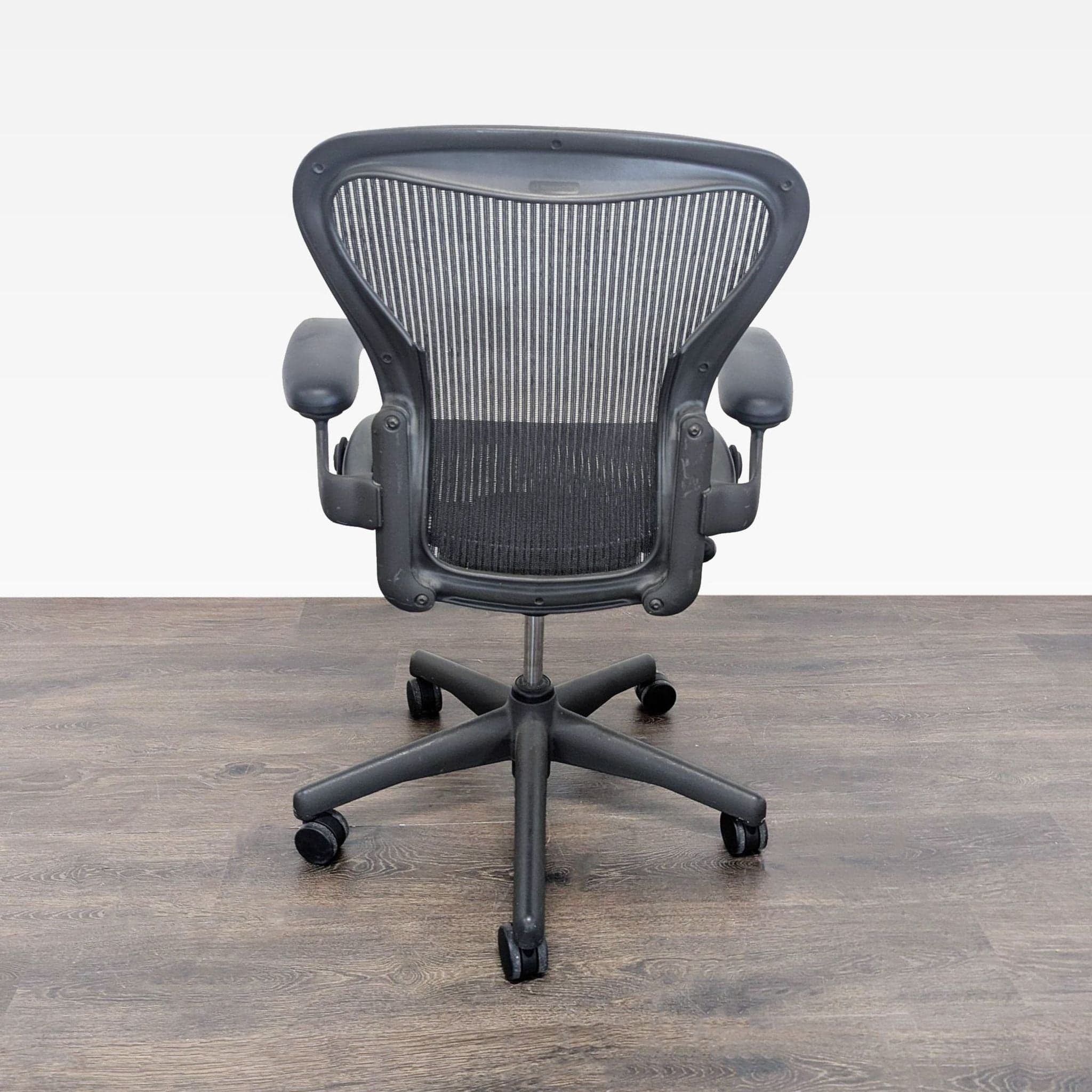 Herman Miller Aeron Ergonomic Mesh Office Chair - Adjustable Armrests - Thumbnail 7