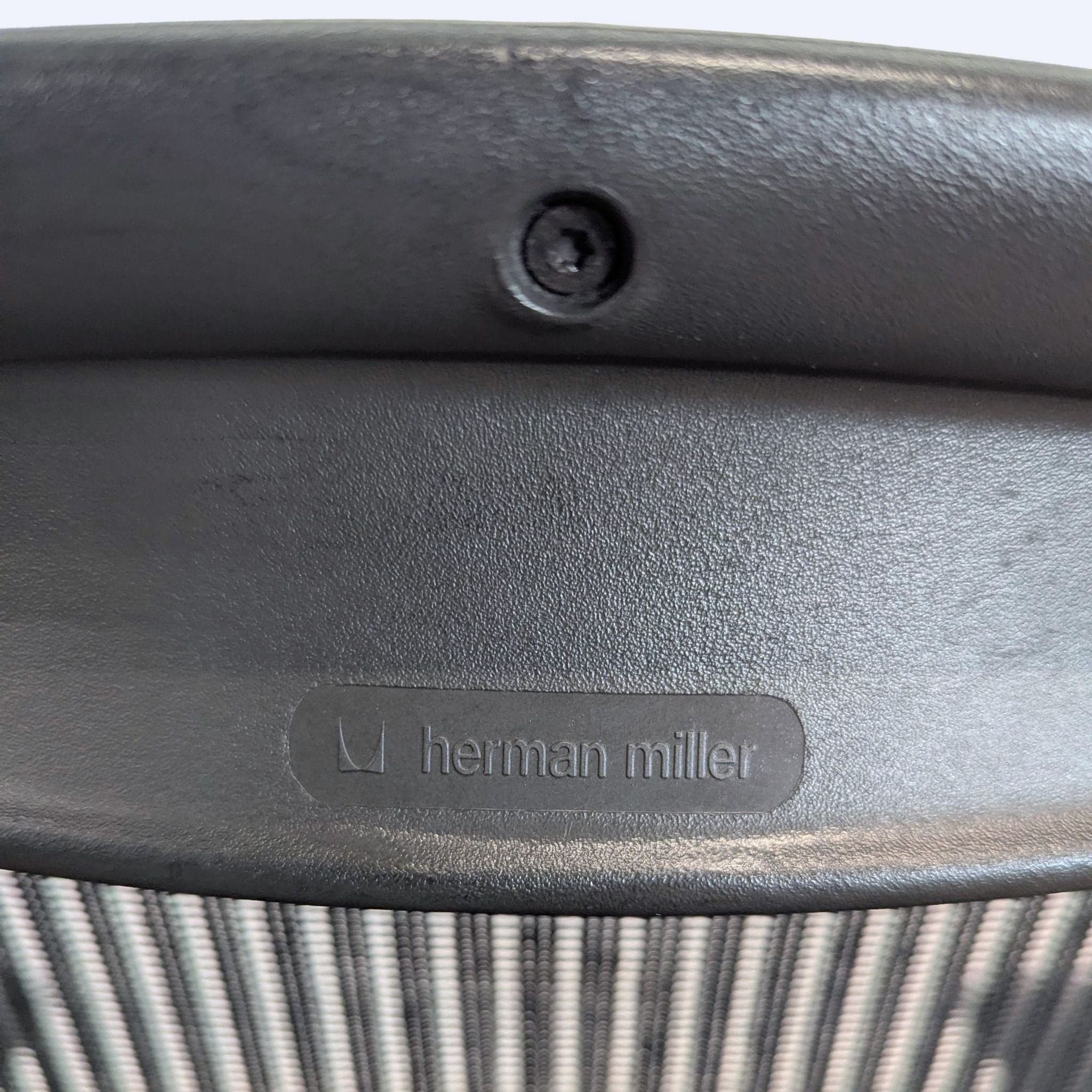 Herman Miller Aeron Ergonomic Mesh Office Chair - Adjustable Armrests - Thumbnail 4
