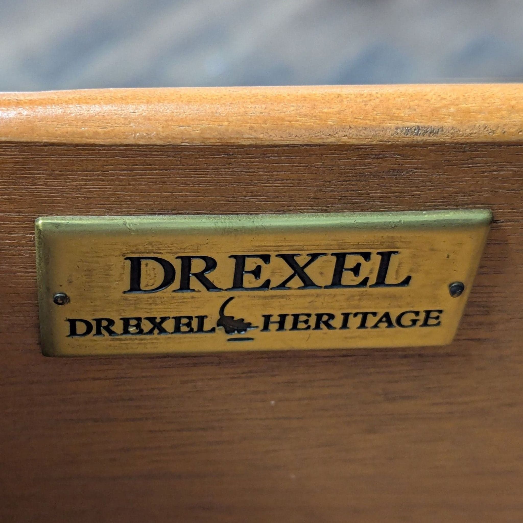 Drexel Heritage Traditional 6-Drawer Wood Dresser with Ornate Detailing - Thumbnail 8
