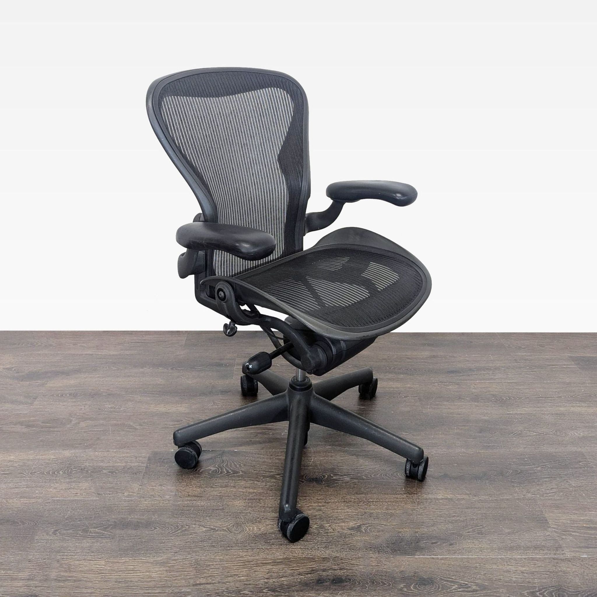 Herman Miller Aeron Ergonomic Mesh Office Chair - Adjustable Armrests - Thumbnail 2
