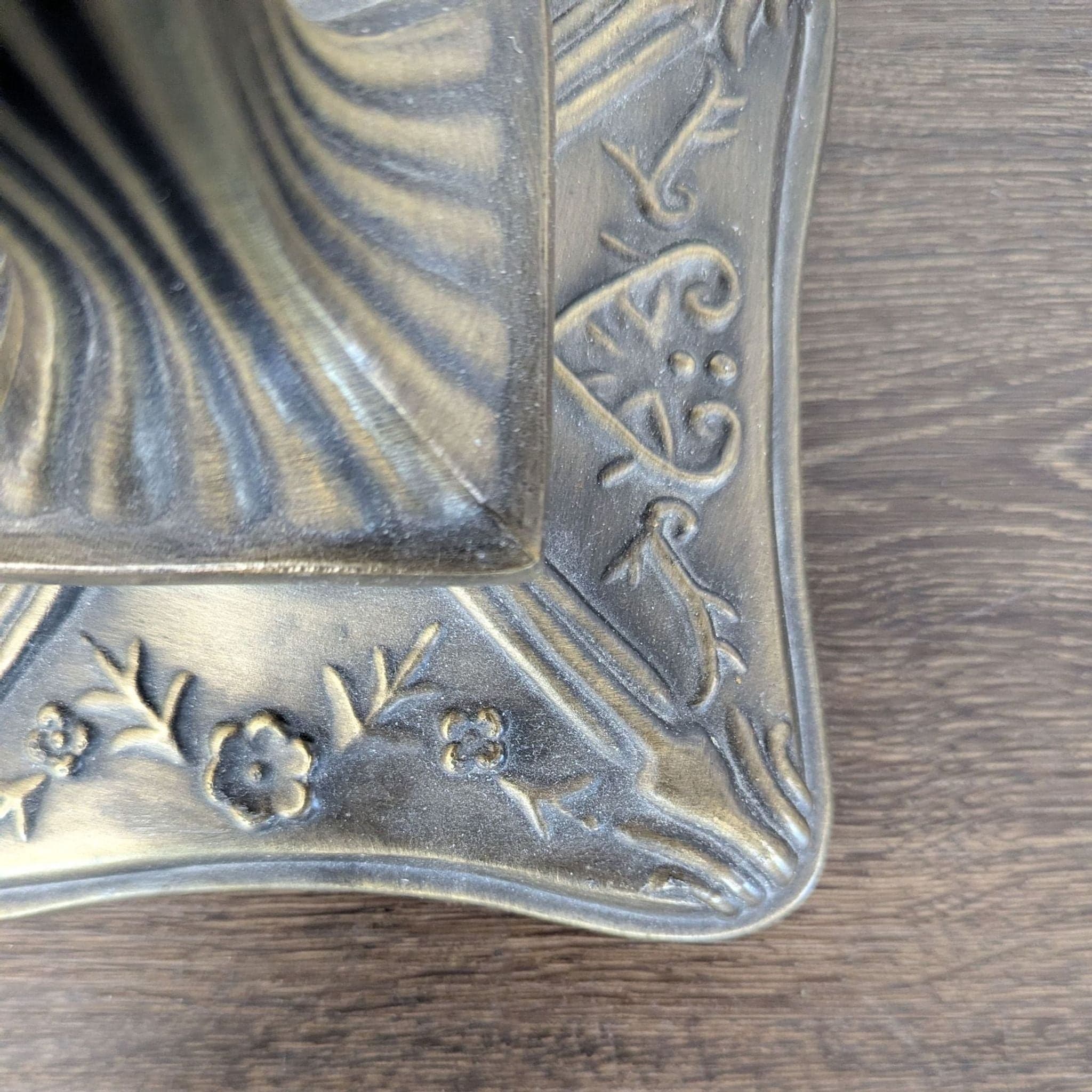 Stained Glass Table Lamp with Ornate Decorative Base - Thumbnail 8