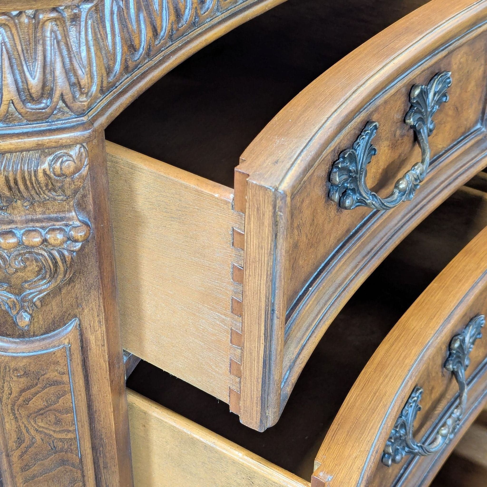 Drexel Heritage 9-Drawer Traditional Vintage Dresser - Thumbnail 10