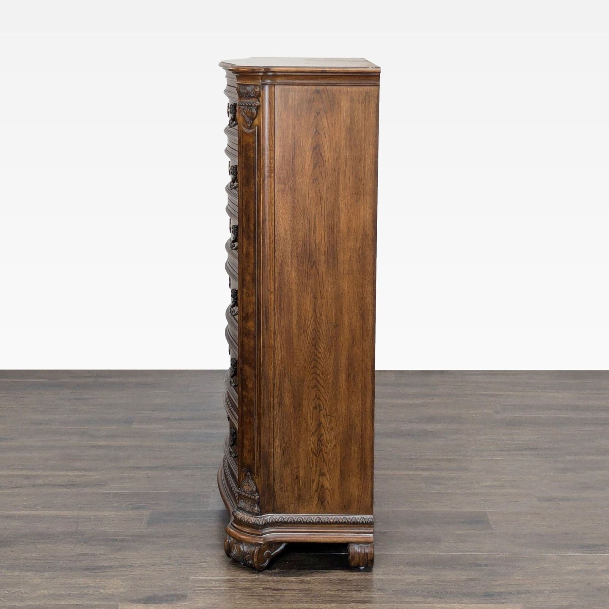 Drexel Heritage Traditional 6-Drawer Wood Dresser with Ornate Detailing - Thumbnail 6