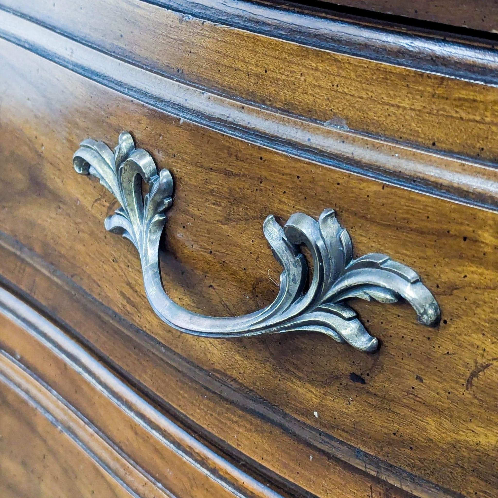 Drexel Touraine Nine-Drawer Dresser with Ornate Detailing - Thumbnail 8
