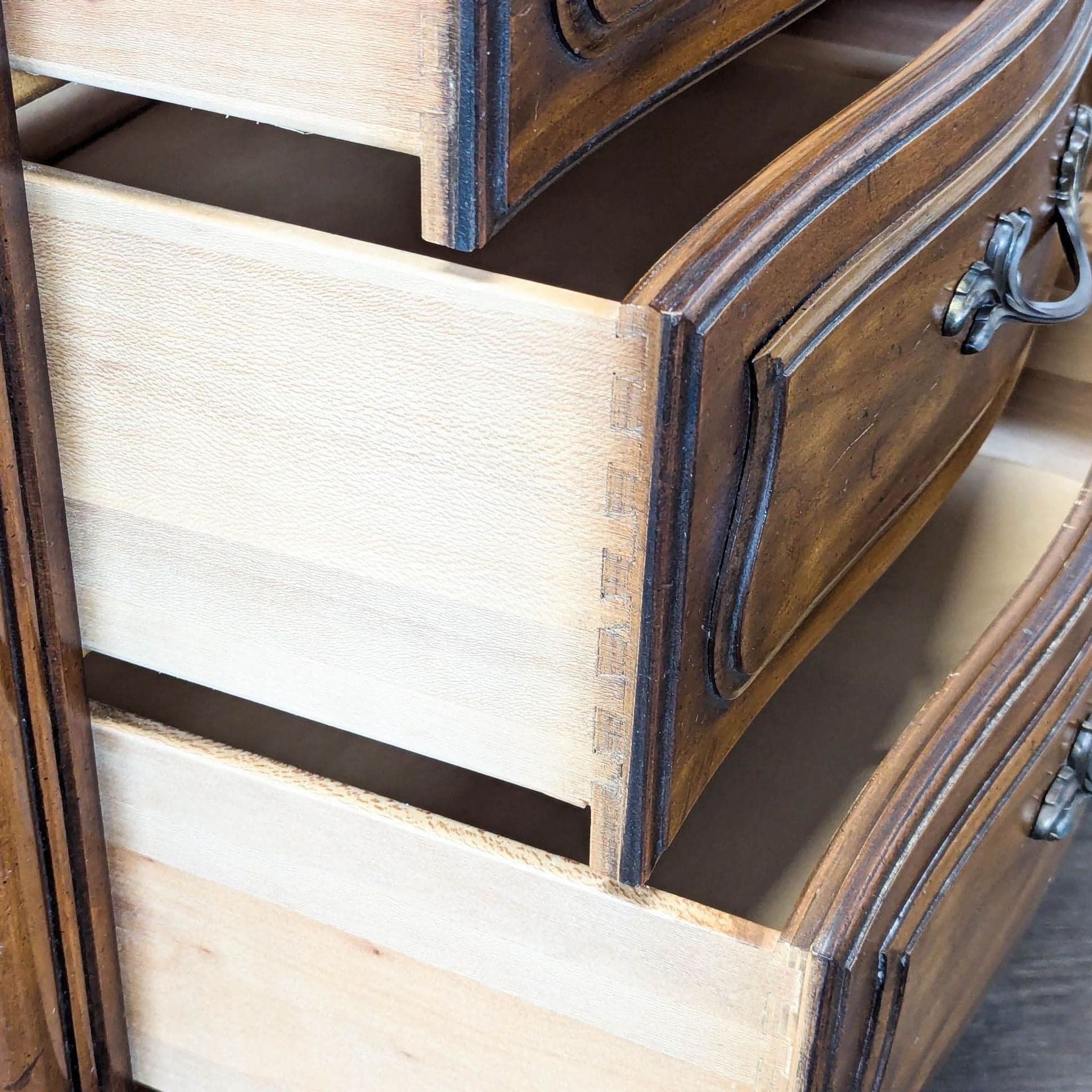 Drexel Touraine Nine-Drawer Dresser with Ornate Detailing - Thumbnail 7