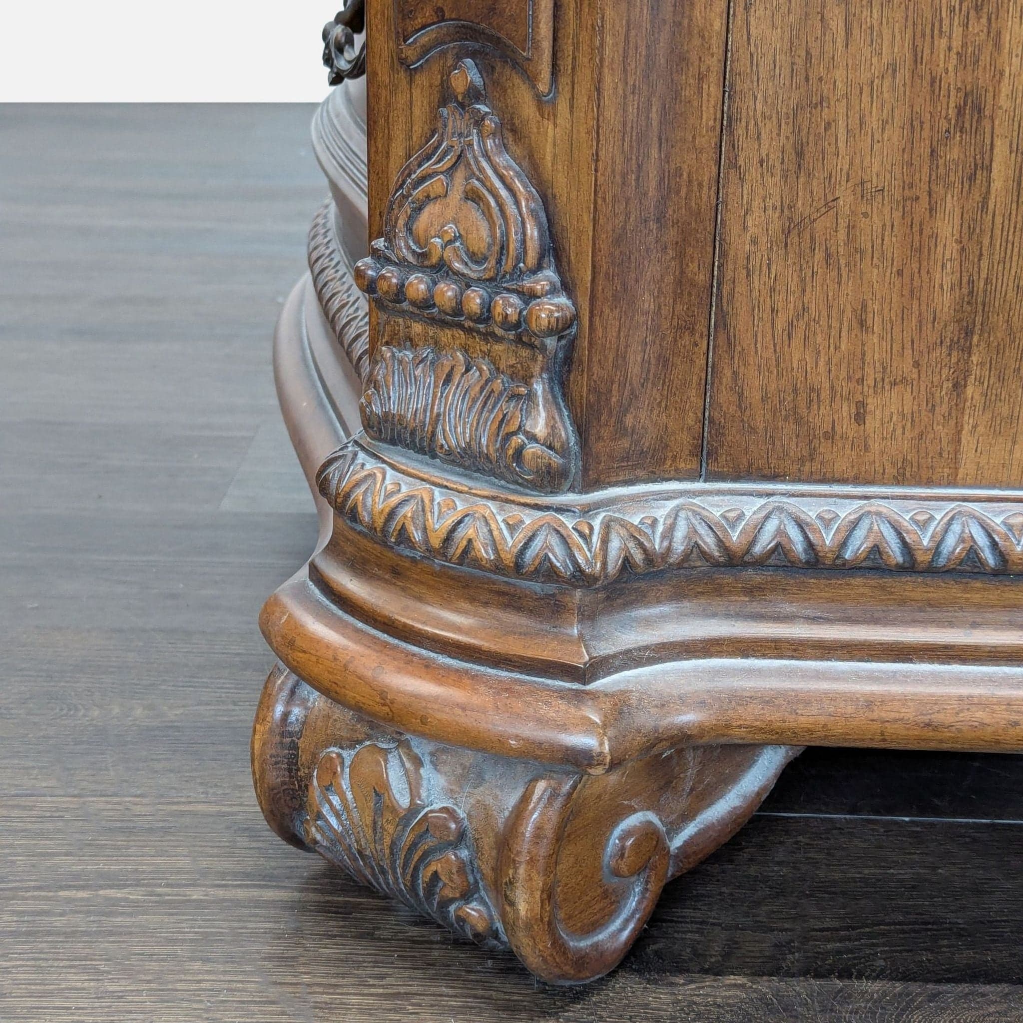 Drexel Heritage Traditional 6-Drawer Wood Dresser with Ornate Detailing - Thumbnail 10