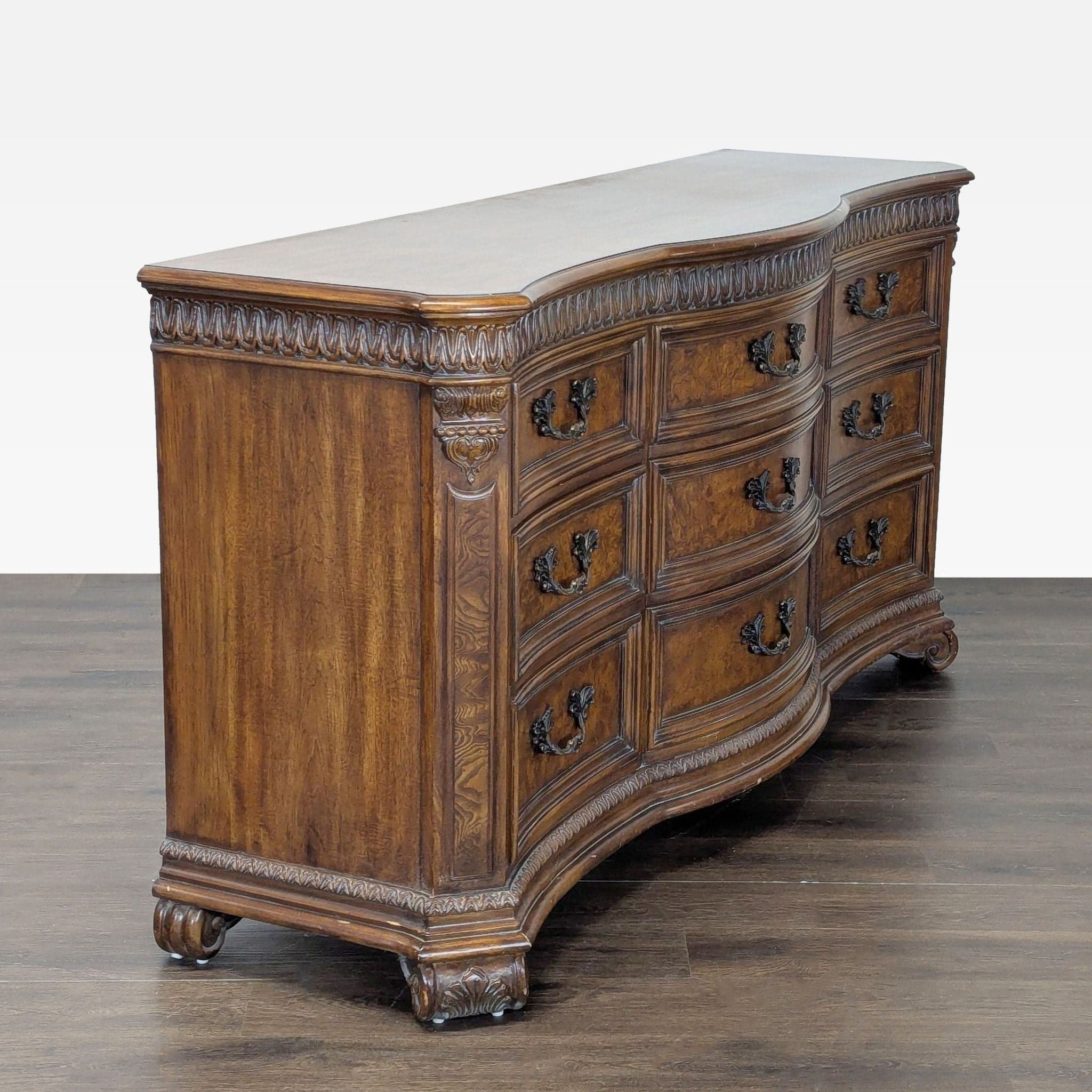 Drexel Heritage 9-Drawer Traditional Vintage Dresser - Thumbnail 6