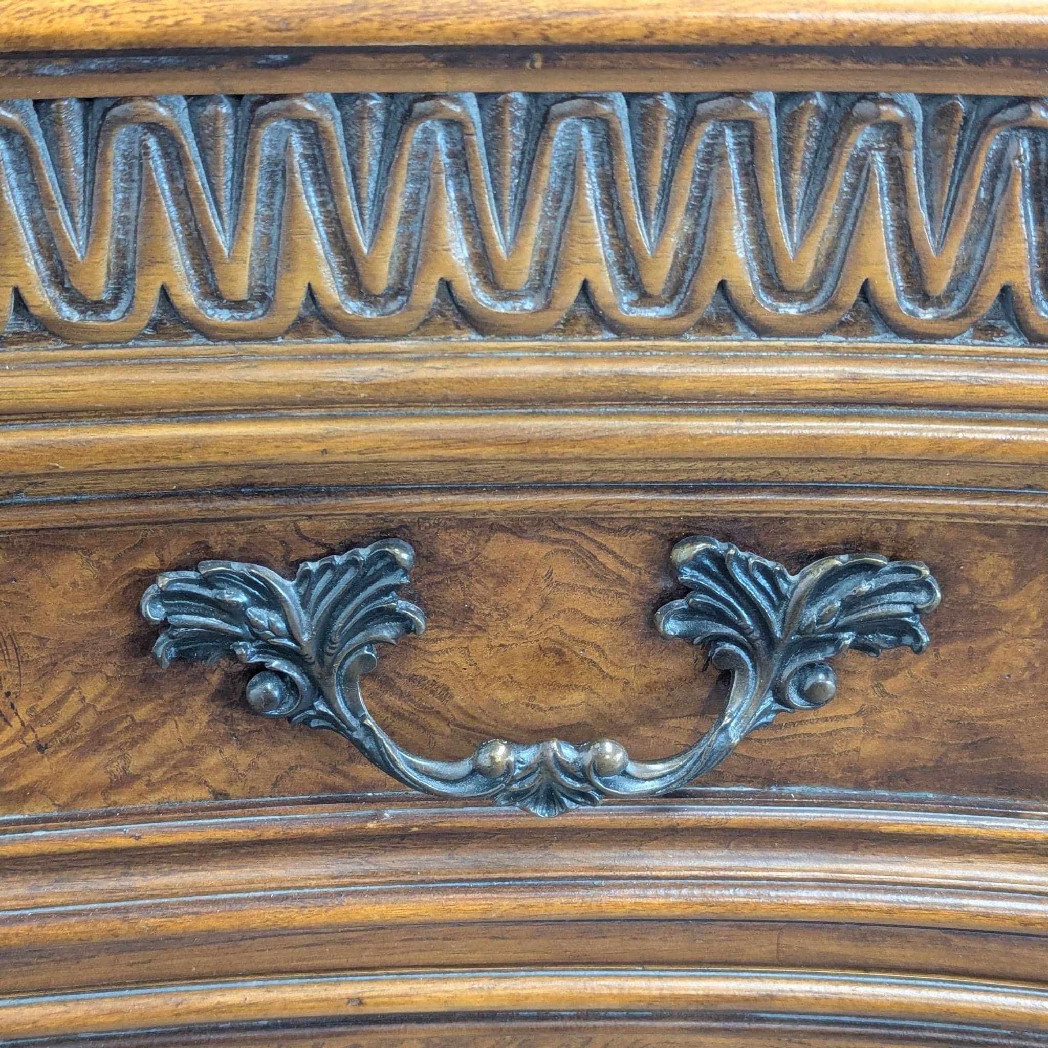 Drexel Heritage 9-Drawer Traditional Vintage Dresser - Thumbnail 3