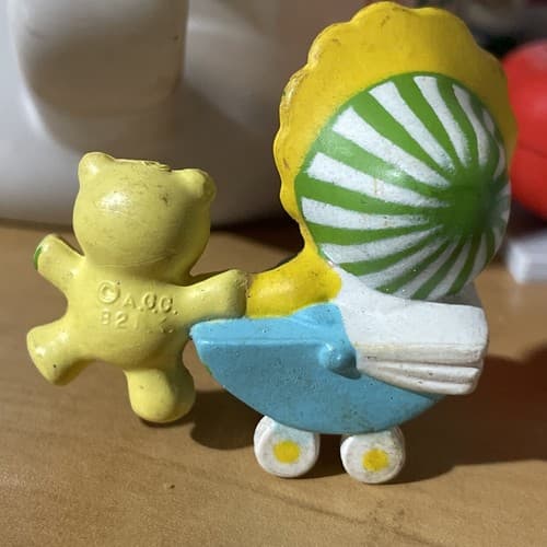 STRAWBERRY SHORTCAKE Vintage Mini BUTTER COOKIE With Jelly Bear in Stroller - Thumbnail 2
