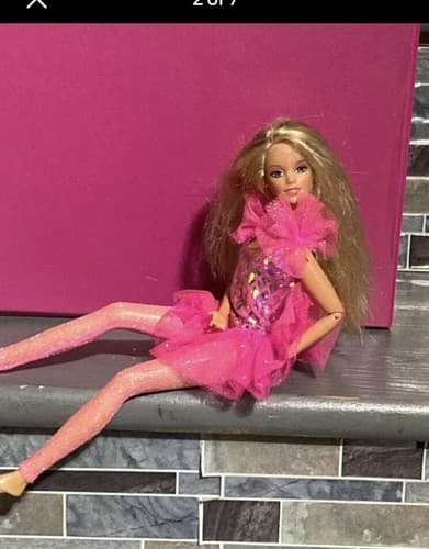 1995 Mattel Collectible Barbie Doll - Thumbnail 2