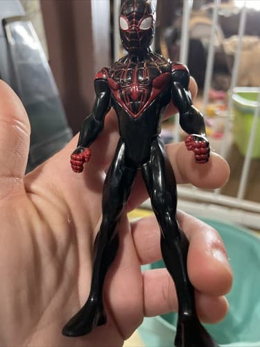 Marvel Ultimate Spider-Man Black Suit 5.5" Action Figure Miles Morales 2015 - Thumbnail 2