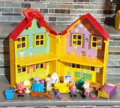 Peppa Pig's Deluxe House, With Friends & Accessories!! - Thumbnail 4