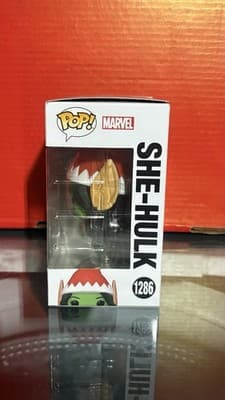 Funko Pop Holiday She-Hulk #1286 Vinyl & Comics #6, #11 Sensational - Thumbnail 4