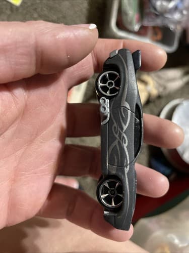 Marvel 2006 Spider-Man 3 Dark Grey Spider On Roof Venom Die-Cast Car 1:64 Toy - Thumbnail 2