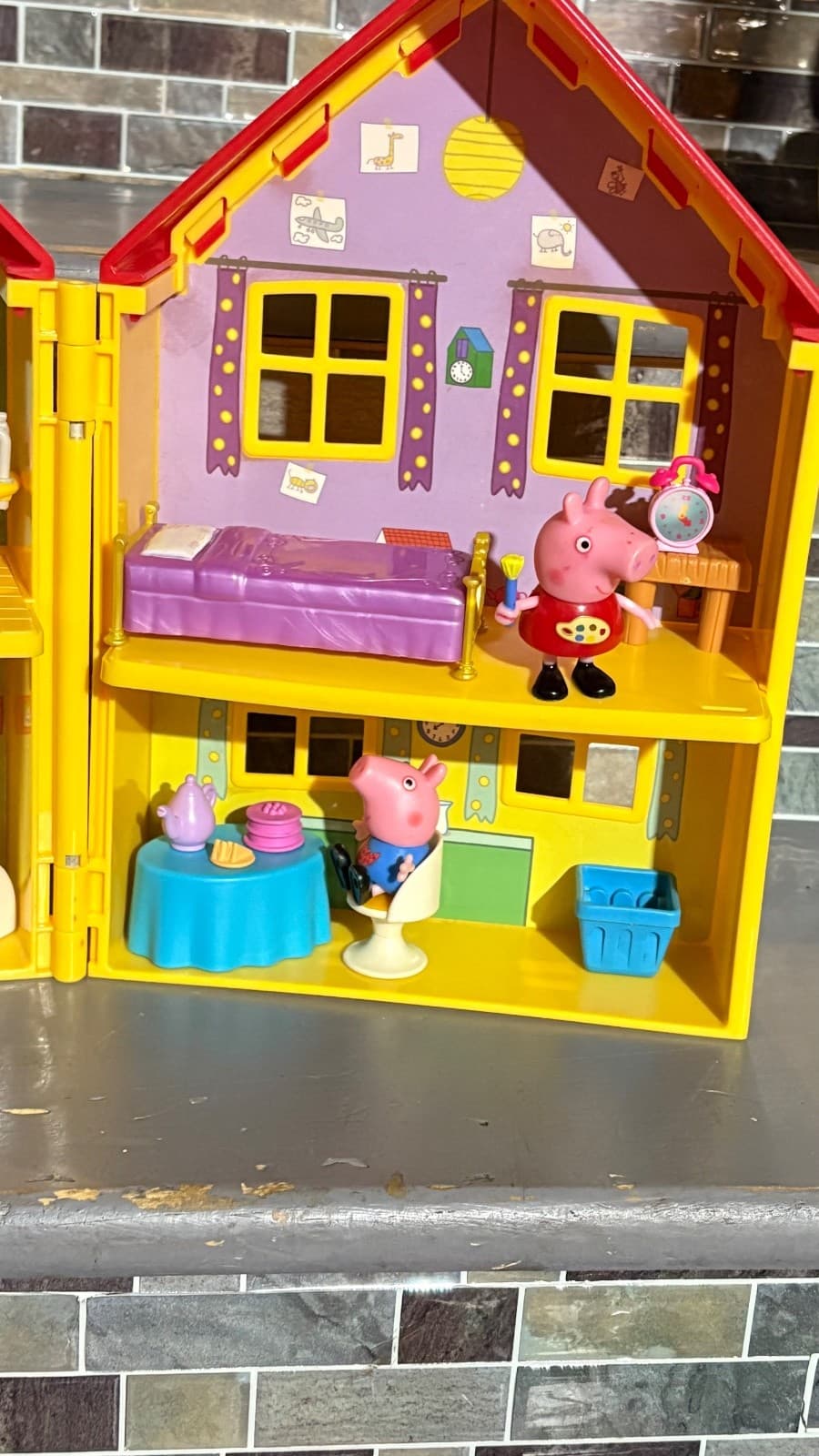 Peppa Pig's Deluxe House, With Friends & Accessories!! - Thumbnail 2