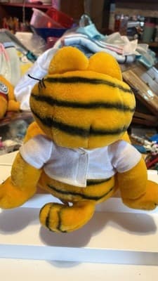 Vintage Garfield 8" Plush “I'm Not Fat, I'm Undertall” Sitting With Tags Toy - Thumbnail 3