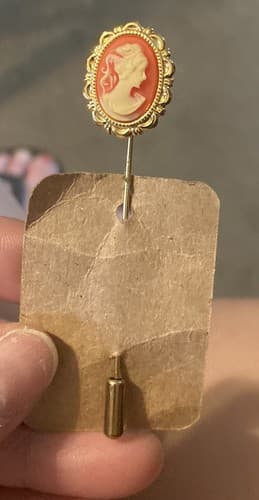 Vintage Gold Tone Pink / Peach Lady Victorian Cameo Style Stick Hat or Lapel Pin - Thumbnail 3