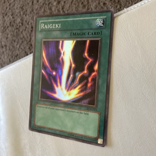 VTG Raigeki LOB-053 Super Rare Yugioh Holo (Magic Card) 1996 Konami - Thumbnail 7