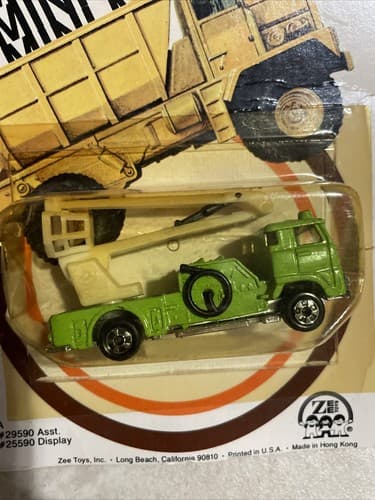 Cherry Picker Mini Mack’s Truck Moving Parts 1981 Vintage New Sealed - Thumbnail 2