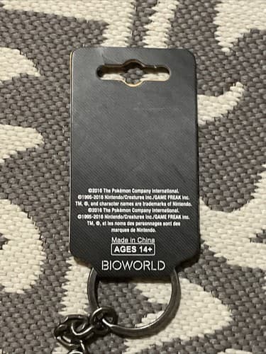 Pokémon Trainer Spinning Metal Keychain by Bioworld 2016 New Hard To Find - Thumbnail 3