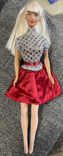 1999 MATTEL Special Edition Valentine Barbie NEAR MINT - Image 1
