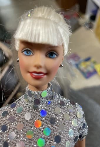 1999 MATTEL Special Edition Valentine Barbie NEAR MINT - Thumbnail 4