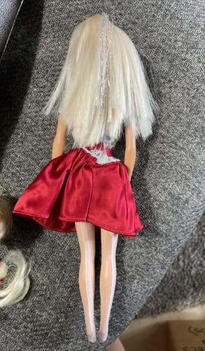1999 MATTEL Special Edition Valentine Barbie NEAR MINT - Thumbnail 3