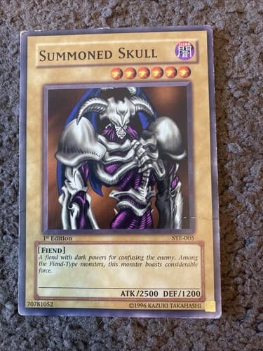 Yugioh SUMMONED SKULL 1ST EDITION SDY 004 2001 Rare - Image 1