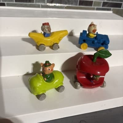 Richard Scarry’s Look & Find Busy Town Board Game, Books, & Figure Cars!! - Thumbnail 4