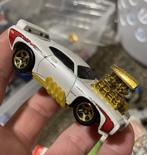 Hot Wheels Blown 1969 GTO Judge Pearl White 1/64 Repro 2002 - Thumbnail 2