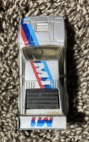 1978-1981 BMW M1 Collectible 1/64 Scale Diecast Diorama Model - Image 1