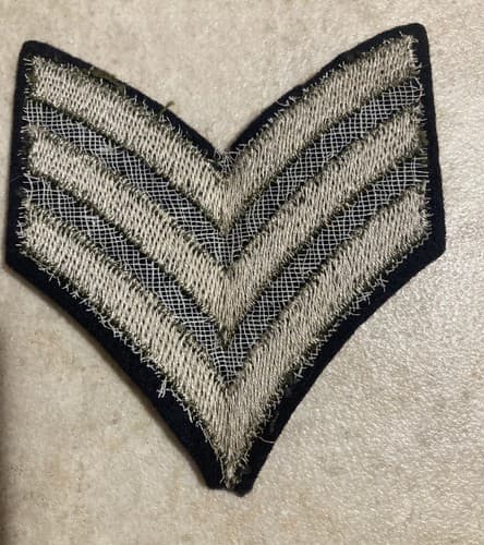 Original Vintage WWII U.S. Army Sargent Chevron 3 stripes Insignia Patch - Thumbnail 2