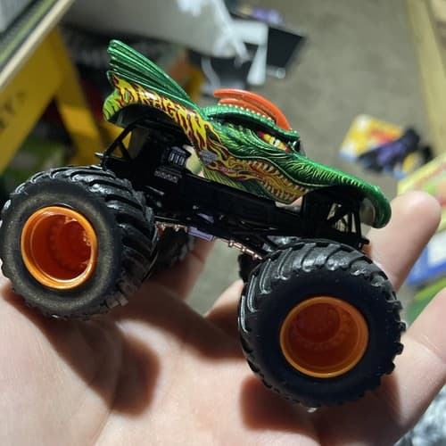 Monster Jam Dragon Diecast 1:64 Collector TRUCK 2015 Hot-Wheels Mattel - Image 1