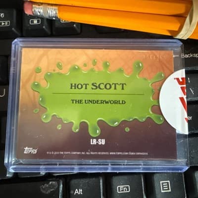 2020 GARBAGE PAIL KIDS 35th ANNIVERSARY RELIC LR-SU HOT SCOTT THE UNDERWORLD - Thumbnail 2