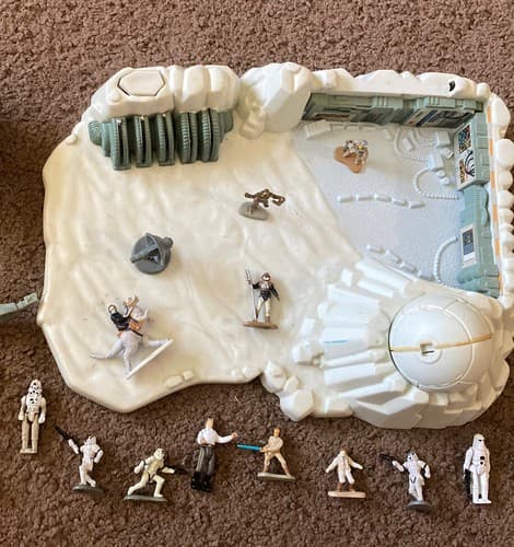 Vintage 1994 Star Wars Lewis Galoob Micro Machines Scene w/figurines - Image 1