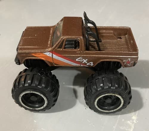 Welly Chevrolet Lifted 4x4 Diecast Pickup Monster Truck 1/64 - Image 1