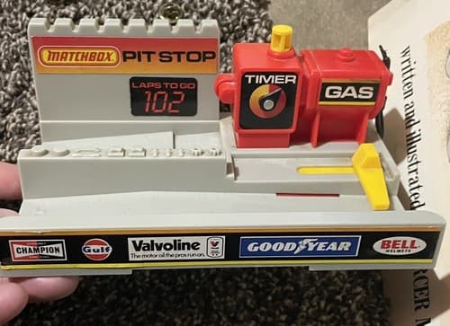 1985 Vintage Matchbox MotorCity Pit Stop Fueling Station Gas station MotorCity - Image 1