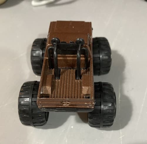 Welly Chevrolet Lifted 4x4 Diecast Pickup Monster Truck 1/64 - Thumbnail 3