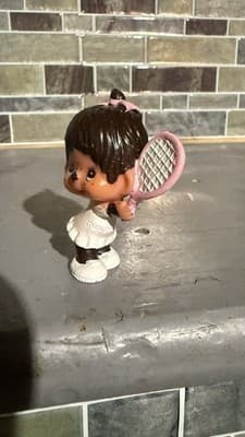 MONCHICHI GIRL PLAYING TENNIS 2" PVC Plastic FIGURE TOY 1979 - Thumbnail 3