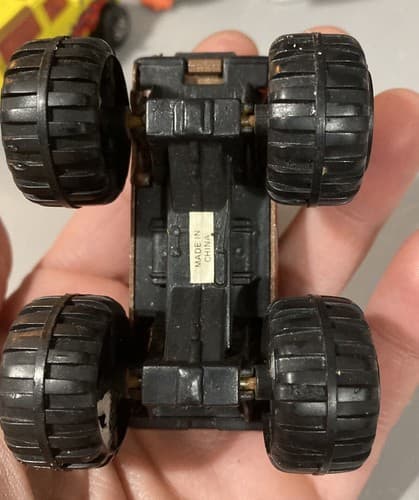 Welly Chevrolet Lifted 4x4 Diecast Pickup Monster Truck 1/64 - Thumbnail 5