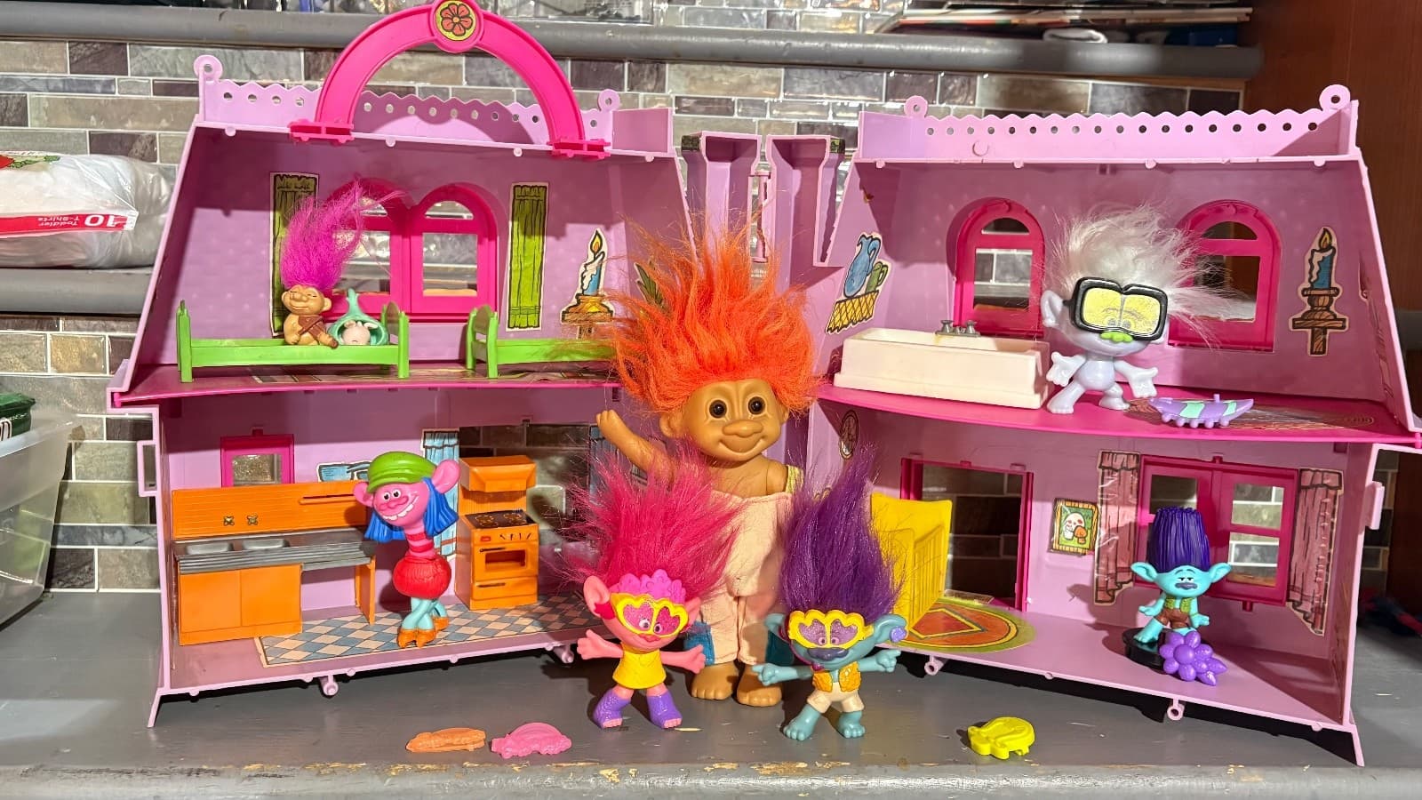 Troll Family House, Toy Street 1992, Vintage Troll Playset, Storage & Carry - Thumbnail 2