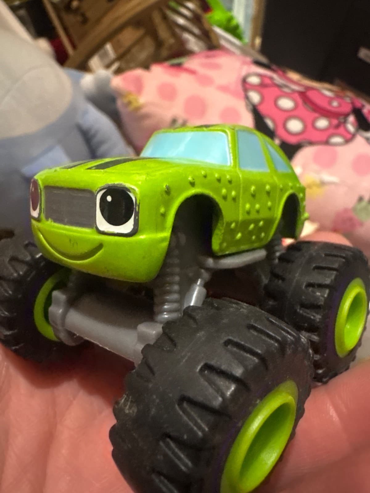 Blaze And The Monster Machines Pickle 1:64 Diecast Green Truck - Thumbnail 2