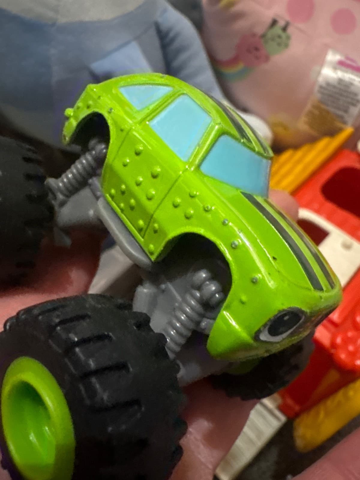 Blaze And The Monster Machines Pickle 1:64 Diecast Green Truck - Thumbnail 3