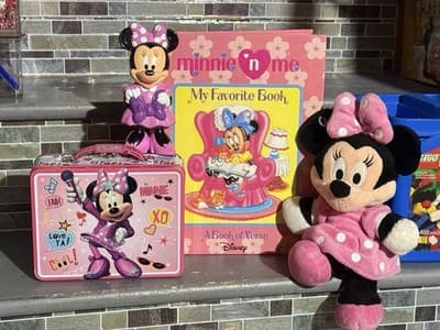 Disney’s Minnie Mouse Collection! Comes With Lunch Box, Book, Plush & More!! - Image 1