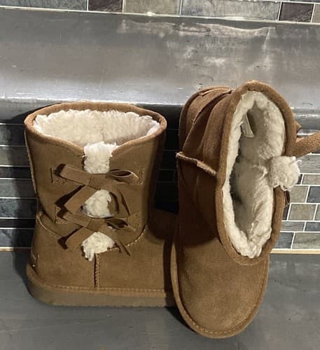 Koola-Burra By UGG Bailey Bow II Shearling Boots Women’s Size 4 - Thumbnail 2