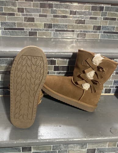 Koola-Burra By UGG Bailey Bow II Shearling Boots Women’s Size 4 - Thumbnail 3