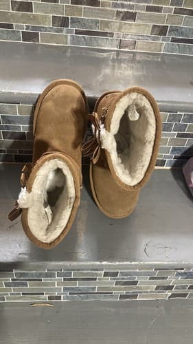 Koola-Burra By UGG Bailey Bow II Shearling Boots Women’s Size 4 - Thumbnail 6