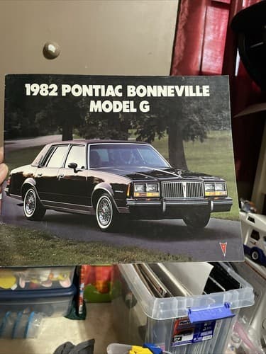 1982 Pontiac Bonneville Original Car Dealer Sales Brochure Catalog - Thumbnail 2
