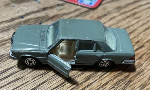 Vintage Yatming 1061 Green Mercedes 450 SEL 1/64 Scale Diecast Car Opening Doors